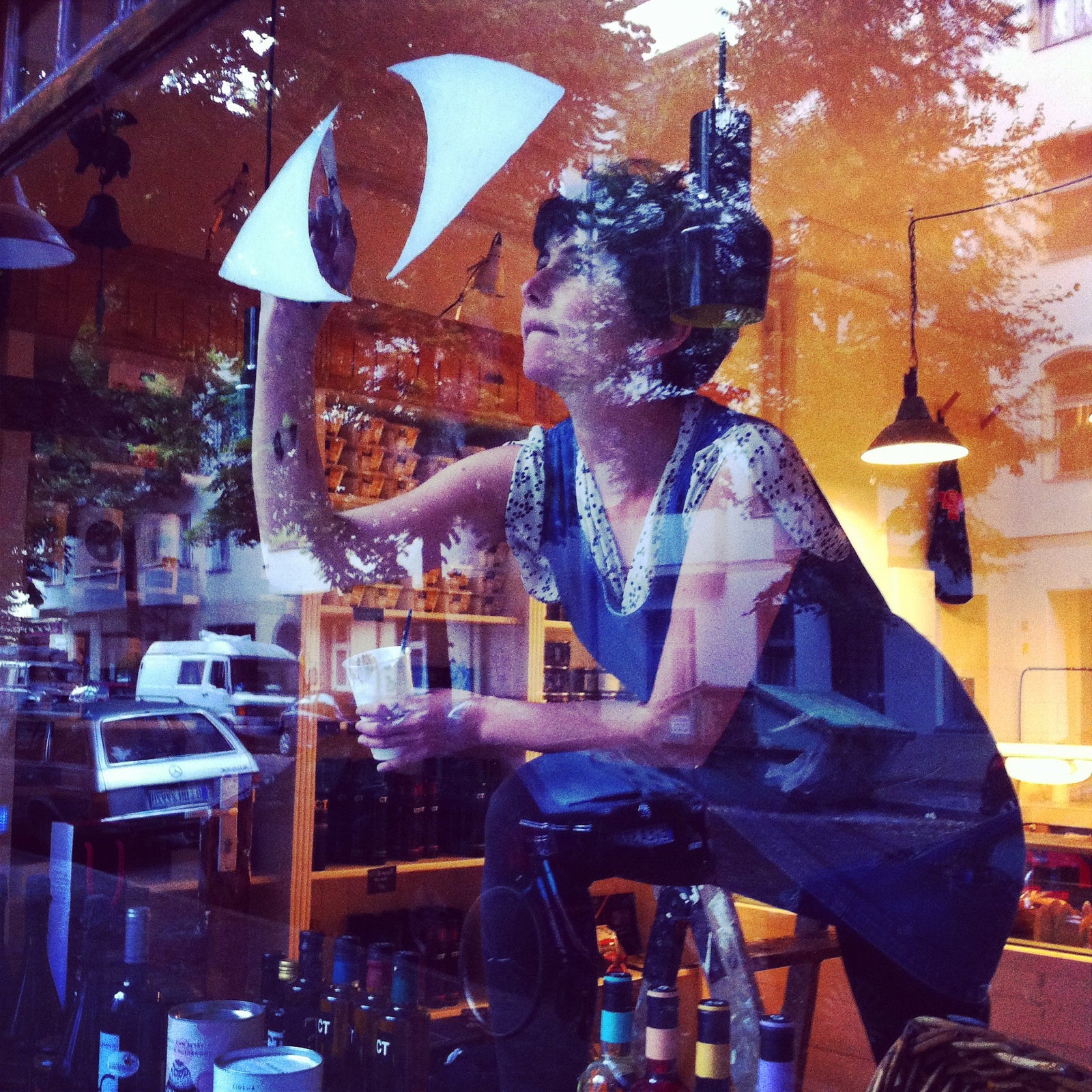 Watch Violeta Lópiz drawing. Story narrated  in Italian.